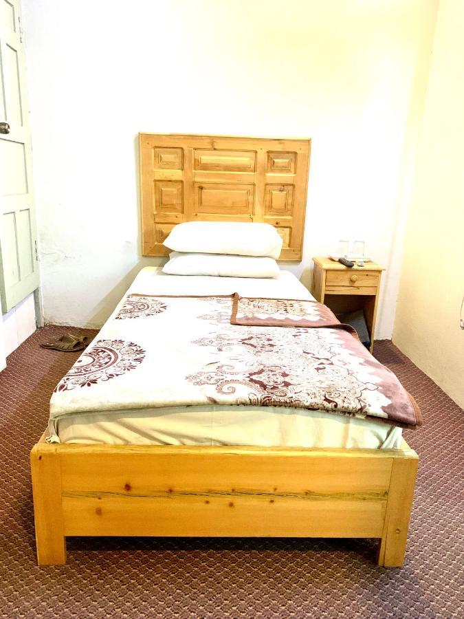 Naveed Tourist Inn Gilgit Exterior foto